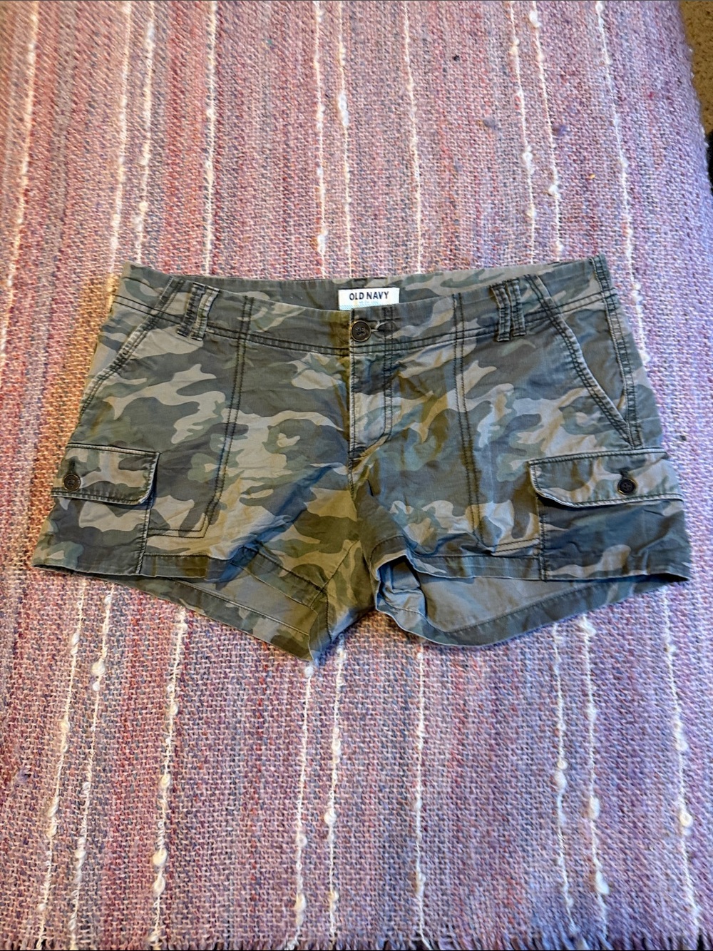 Old Navy Women's Gray Green Camo Cargo Shorts